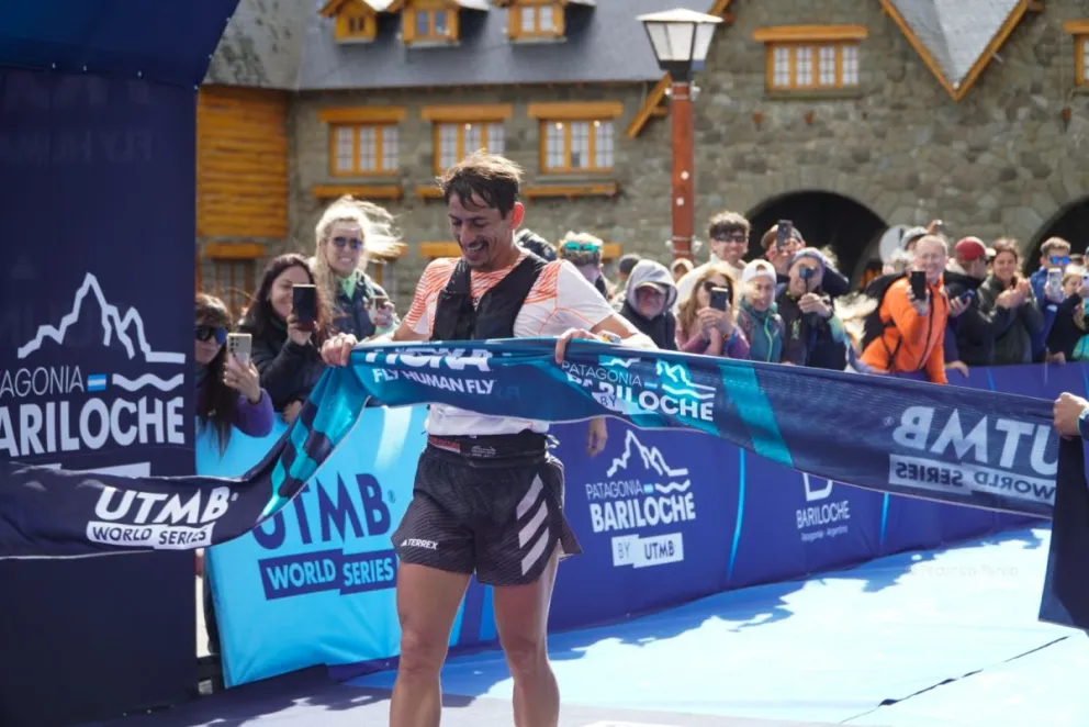 El Centro Cívico es el punto más visible de la competencia Patagonia Bariloche by UTMB, pero gran parte de la carrera se lleva adelante en sectores del Parque Nacional Nahuel Huapi de difícil acceso, más difíciles de recorrer (foto: Facundo Pardo).