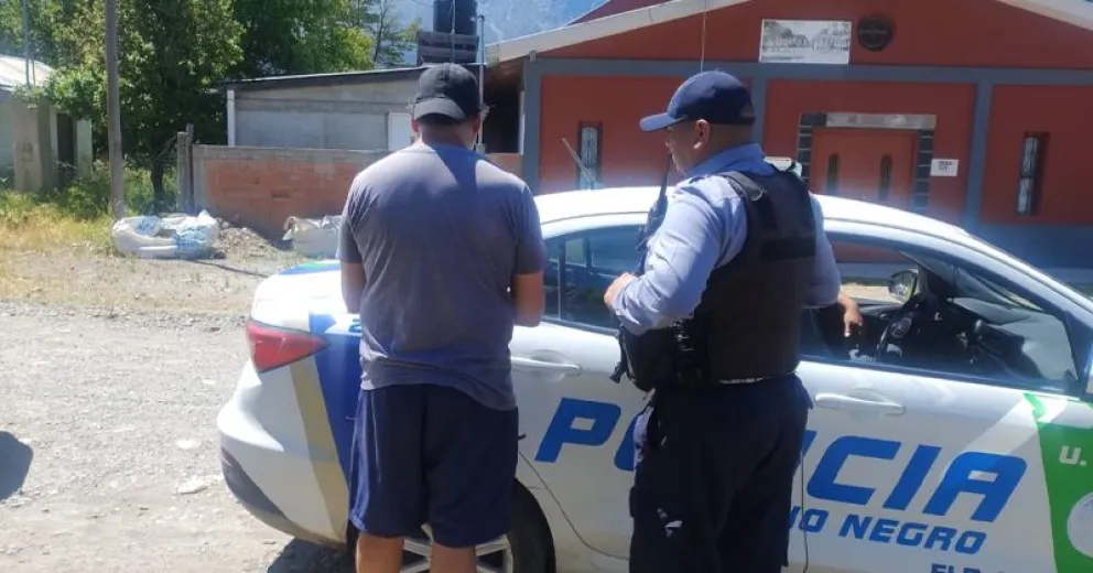El operativo se llevó a cabo en un barrio de El Bolsón.