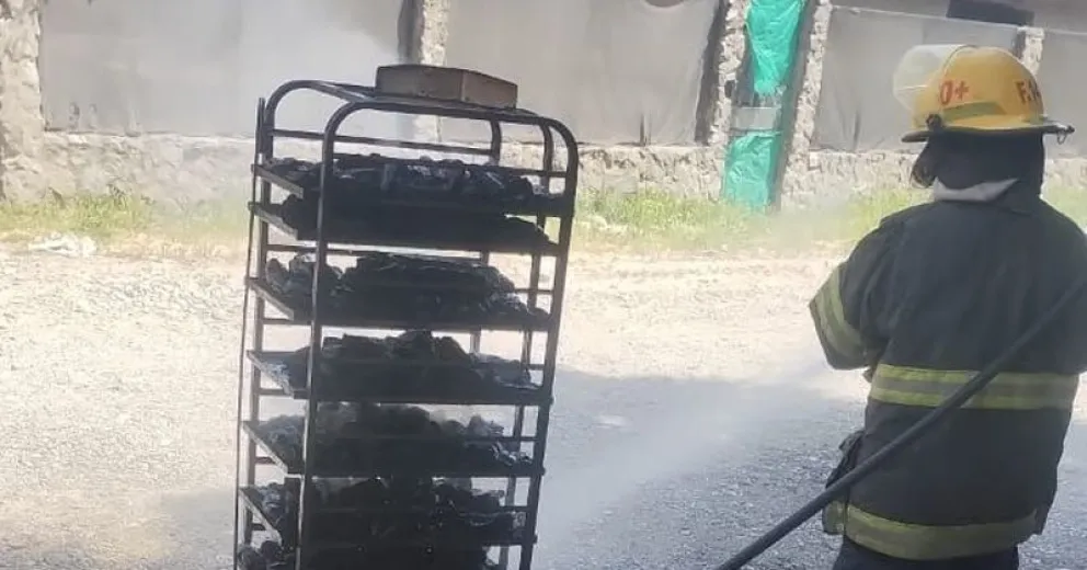 El foco se originó por un horno que quedó prendido. 