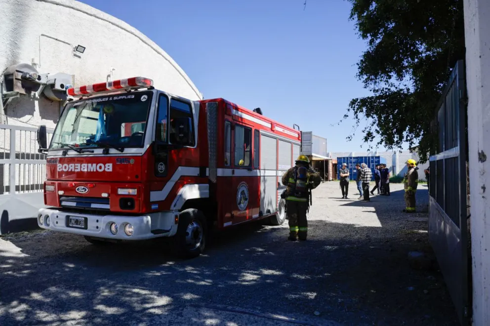 Rápida intervención contuvo un principio de incendio en la zona industrial del Ñireco 