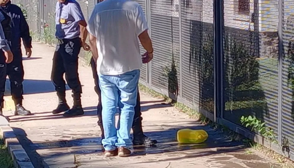  trascendió que el hombre sería un trabajador municipal disconforme con una situación laboral / Fotos Noticias del Bolsón 