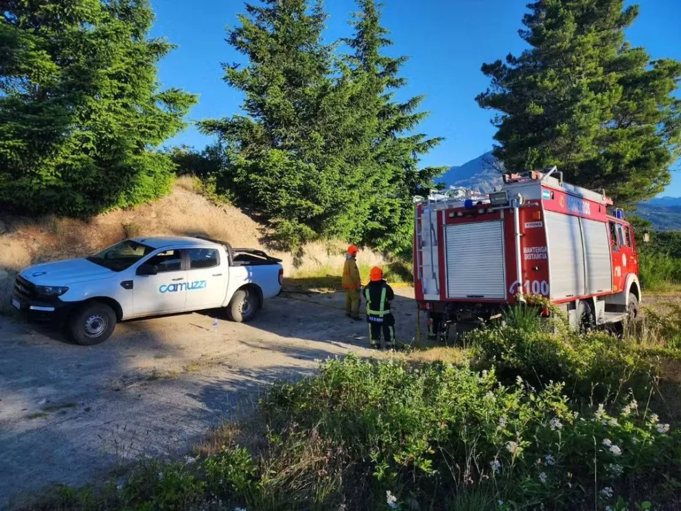 Personal de Camuzzi y de Bomberos Voluntarios debieron trabajar en la emergencia.