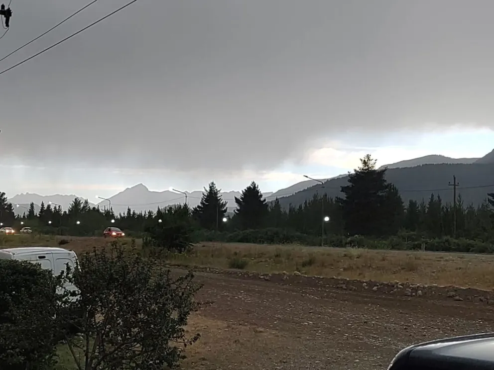 Así se siente la tormenta en El Bolsón / Foto Gentileza Noticias del Bolsón 