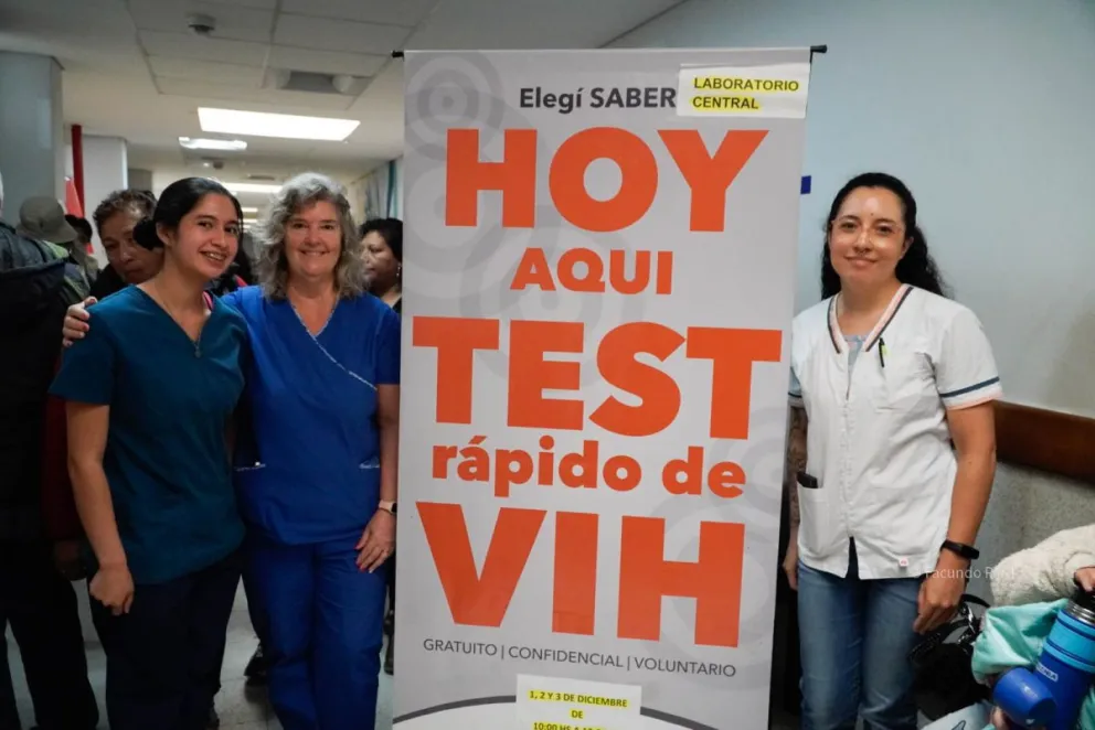 Natalia Michaux , Isabel Domenech y Quimey Jaskolowsk, parte del equipo de Salud Sexual a cargo del operativo de testeos rápidos de VIH: Fotos: Facundo Pardo