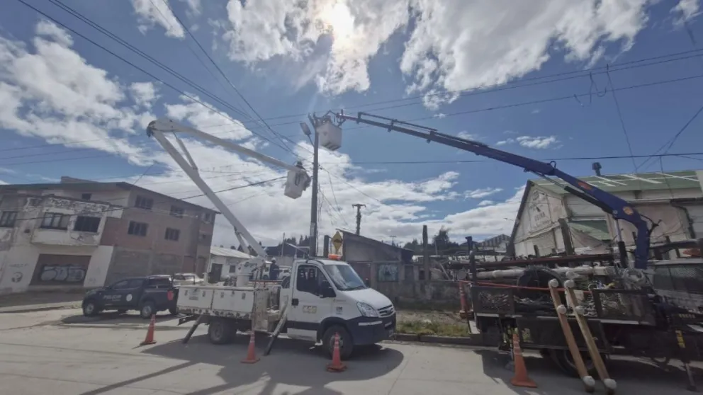 Este lunes por la mañana continúan trabajando en el sector.