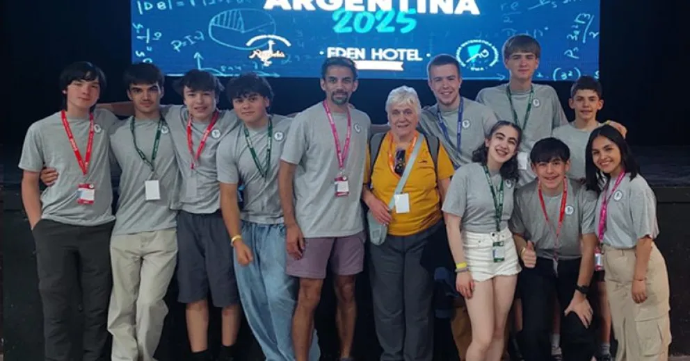 Los jóvenes que representaron a Bariloche. 