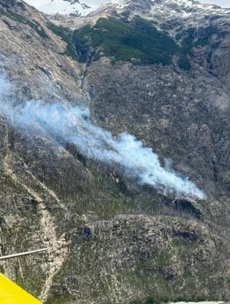 El fuego se originó en el límite con el Parque Nacional Lago Puelo.