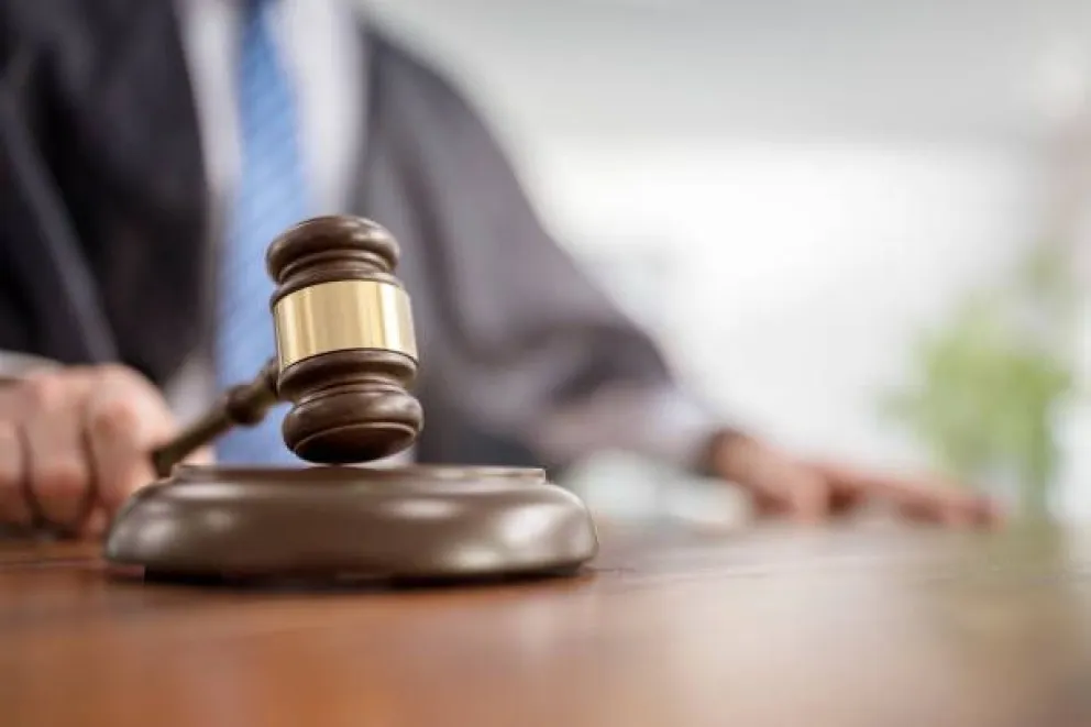 El Superior Tribunal resolvió rechazar la queja sin sustanciación, manteniendo firme la condena dictada en juicio.