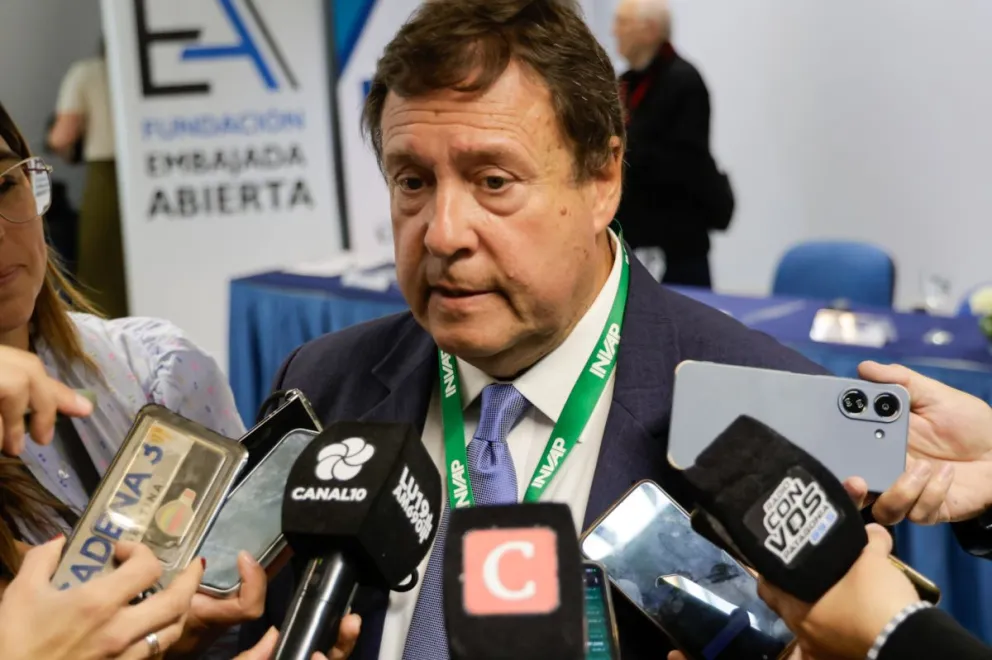 Mañana el gobernador anunciará obras clave para el Aeropuerto Teniente Luis Candelaria, en Bariloche. Foto. Eugenia Neme. 