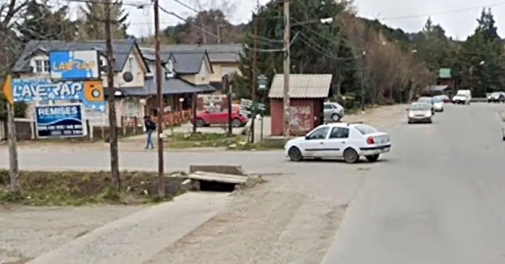 Un crece peligroso tanto para automovilistas como para peatones.