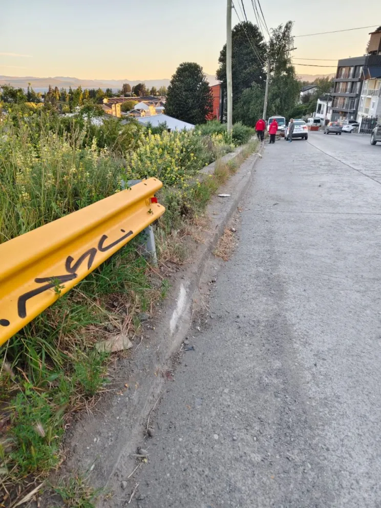 Un conductor perdió el control del rodado, chocó y volcó en Segundo Sombra 