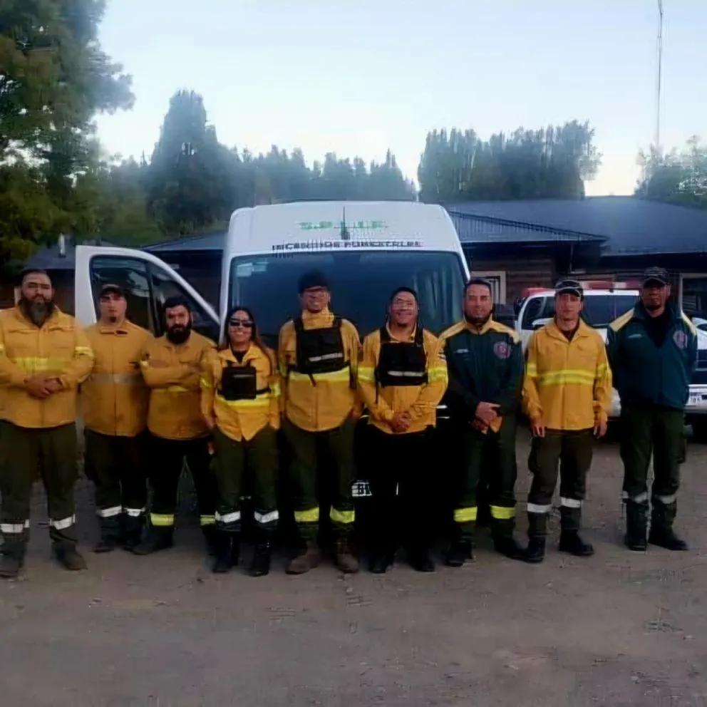 Séptimo día de combate de las llamas en Chubut, este fin de semana se sumaron brigadistas de Bariloche.