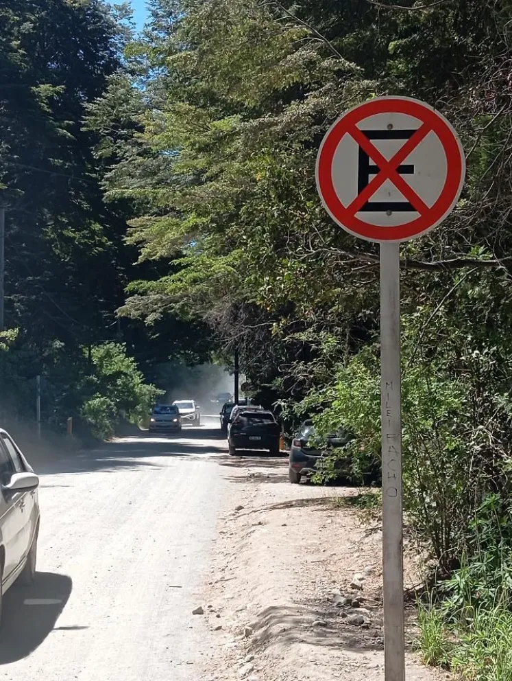 Piden liberar una mano para el ingreso de móviles de emergencia.
