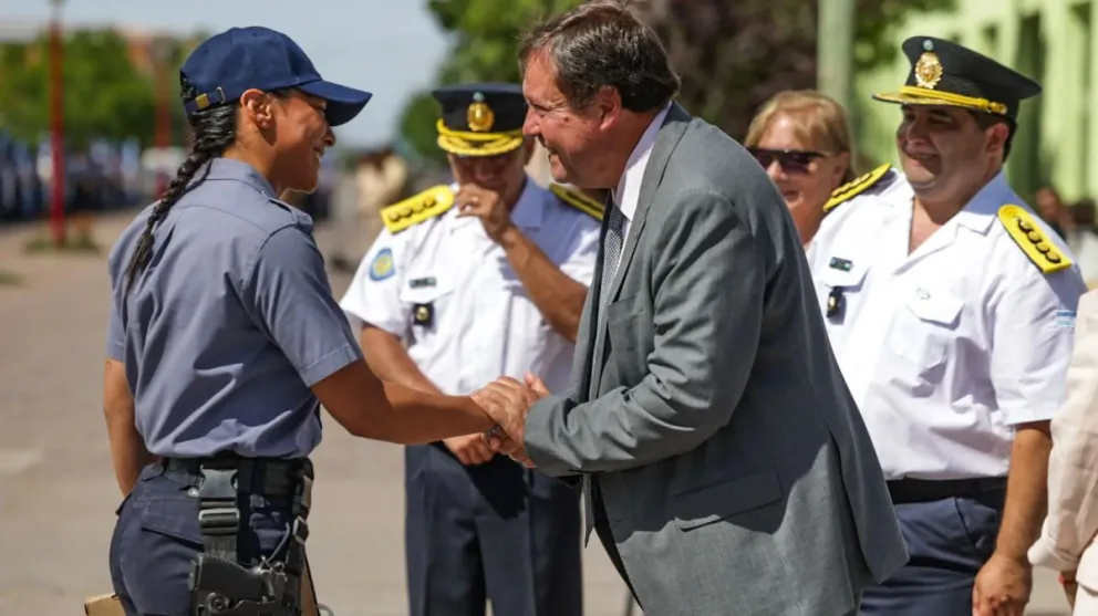 El Gobernador reconoció la tarea de la Policía en Los Menucos.