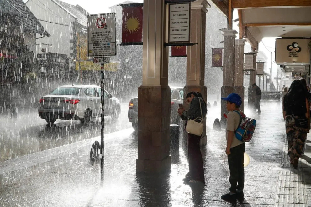 Intensa lluvia en pleno centro de la ciudad/ Fotos Facu Pardo 