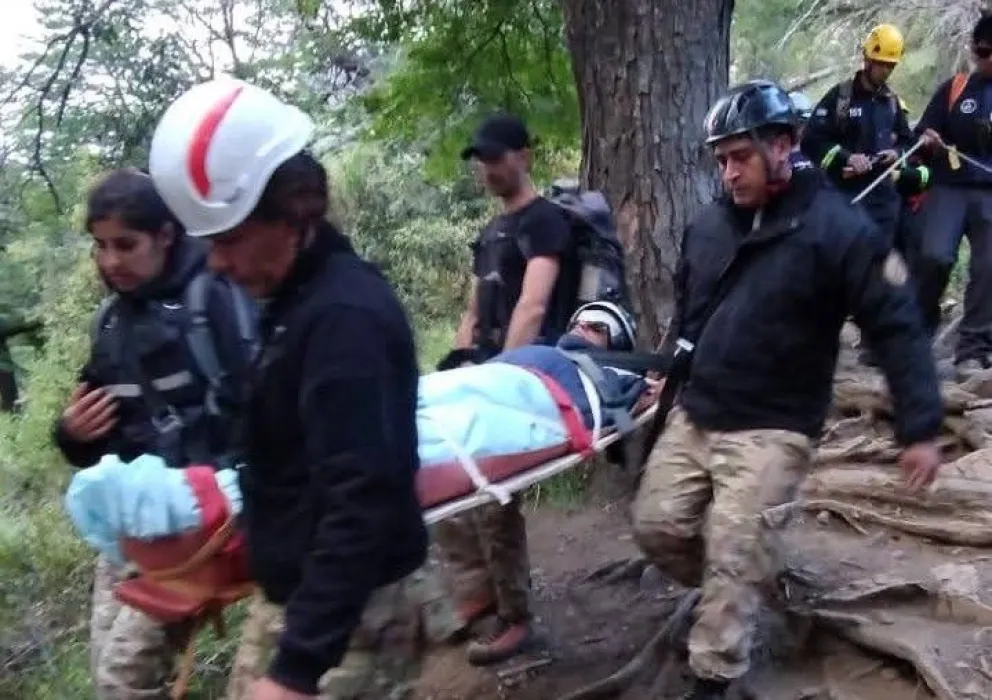 Amplio operativo de montaña para rescatar a una mujer de Buenos Aires. 