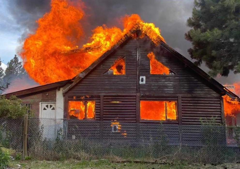 En el lugar trabajaron cuatro dotaciones de Bomberos Voluntarios de la ciudad / Foto Diario Jornada.