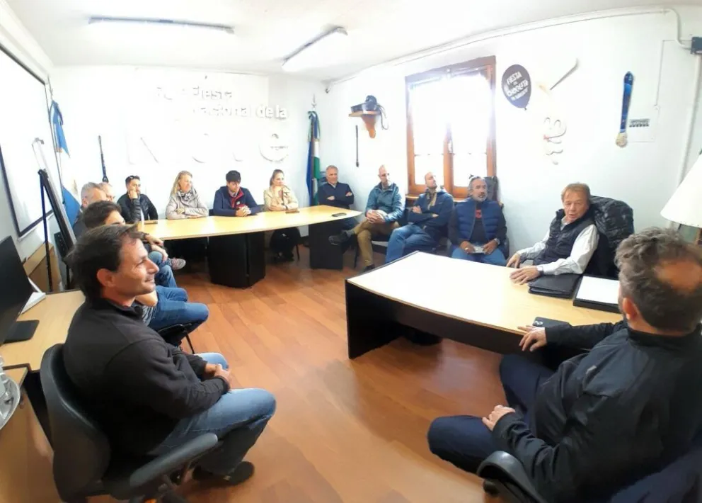 Luego de la salida de Sergio Herrero por razones de salud, su remplazo, Eric Guzmán, se reunió con el sector empresarial. 