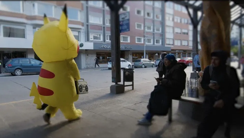 "Morgan" y una "picardía bizarra" por las calles de Bariloche.