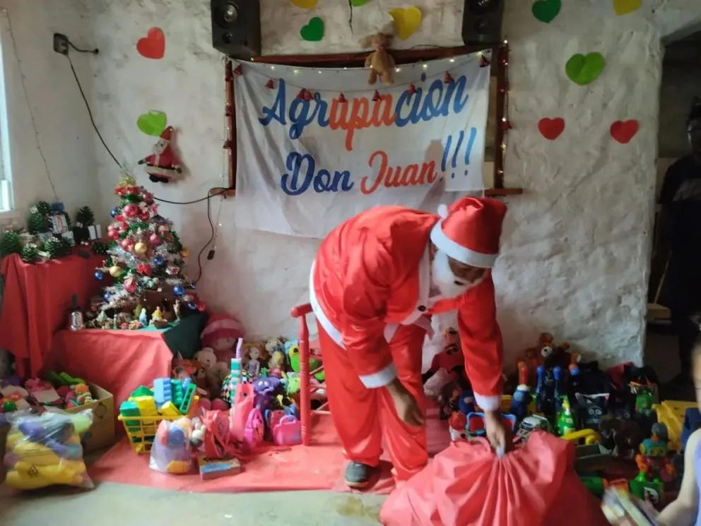 Santa se suma a la propuesta de Don Juan para compartir un momento especial (imágenes gentileza).