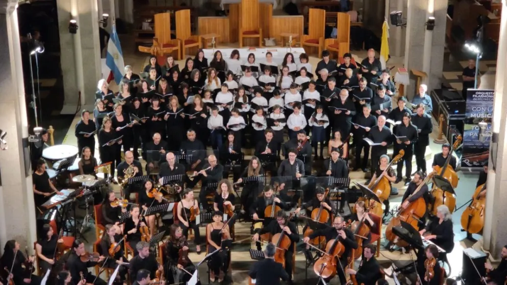 El Coro con la Orquesta Filarmónica de Río Negro.