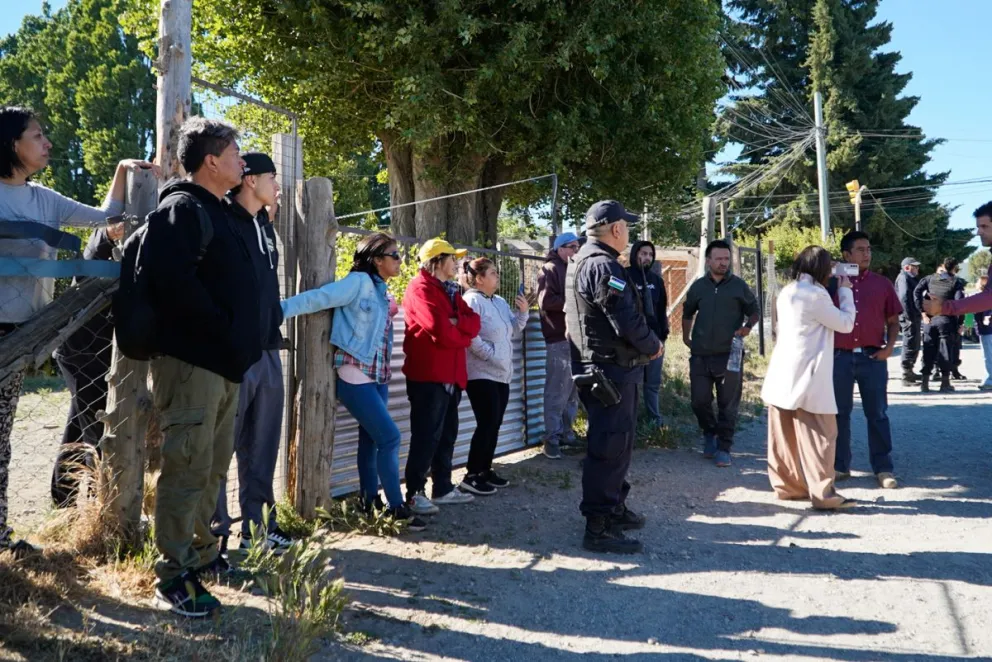 Tomó intervención el Instituto de Tierras y Viviendas y ofreció formalmente una alternativa habitacional de emergencia para la familia Chávez. Foto: Facundo Pardo