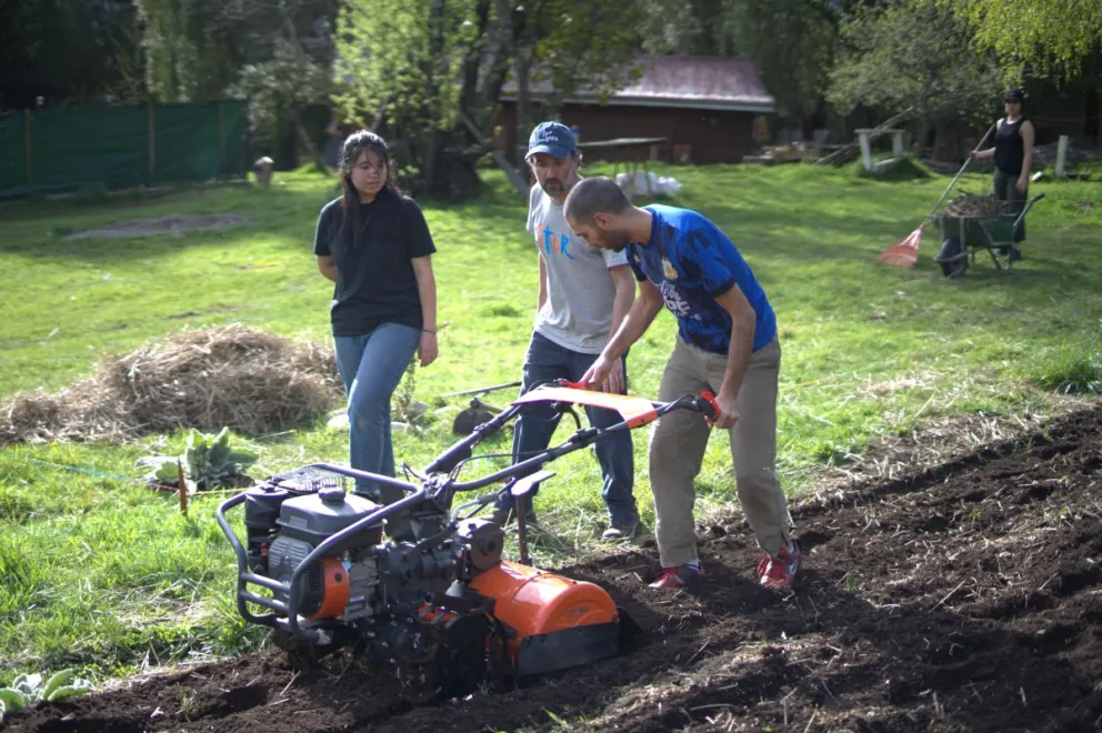 El graduado estará apto para trabajar en transiciones desde métodos poco sustentables a otros agroecológicos.