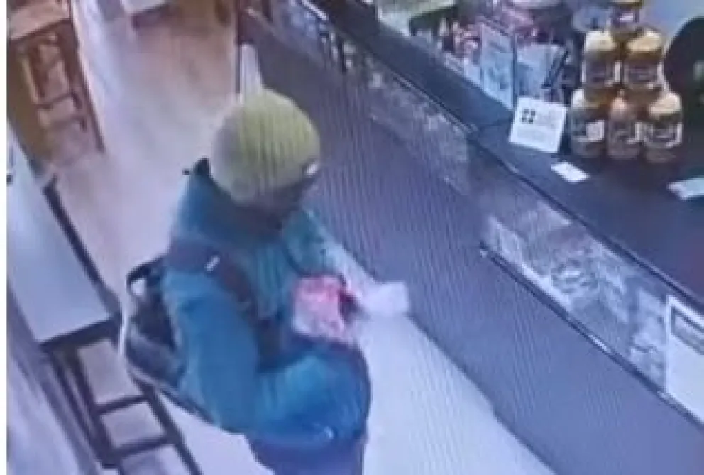 Las imágenes se viralizaron en las redes sociales y generaron un amplio repudio de los vecinos. 