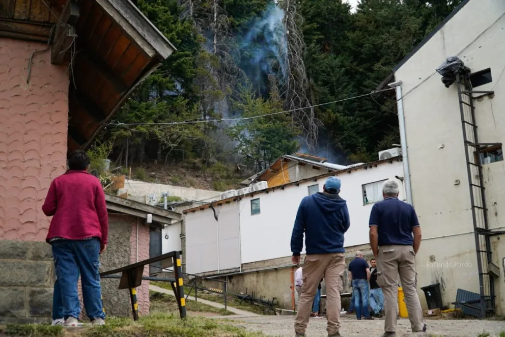 El incendio que puso en alerta a la comunidad. Fotos de Facundo Pardo.