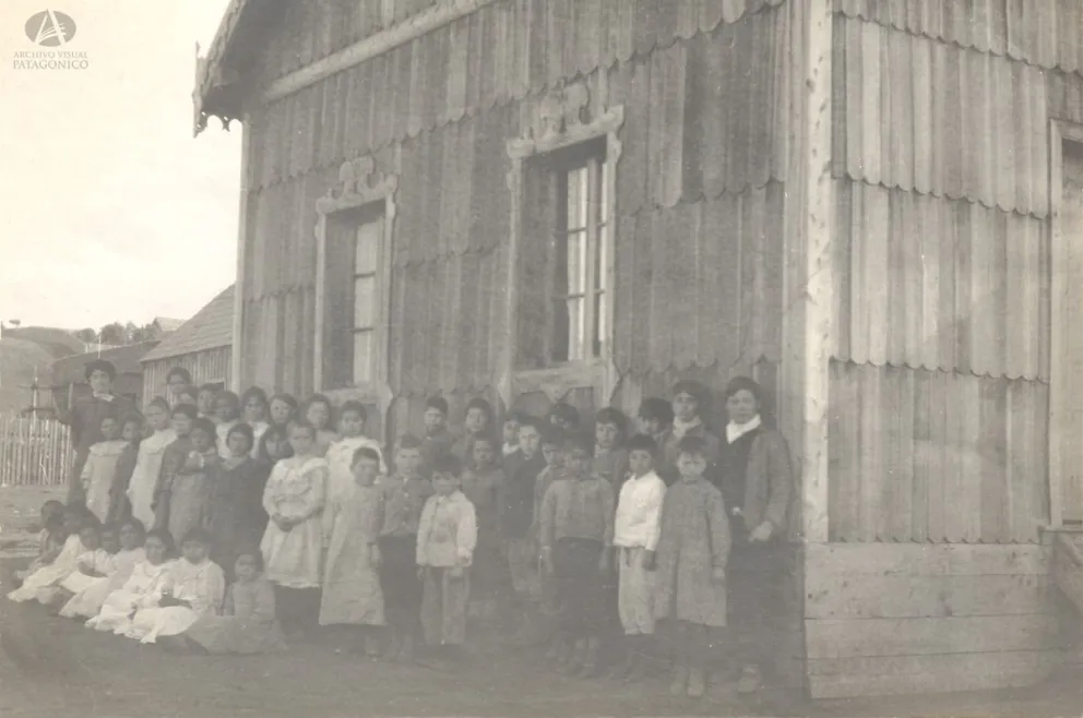 La Escuela 16 en 1908. Archivo Visual Patagónico.