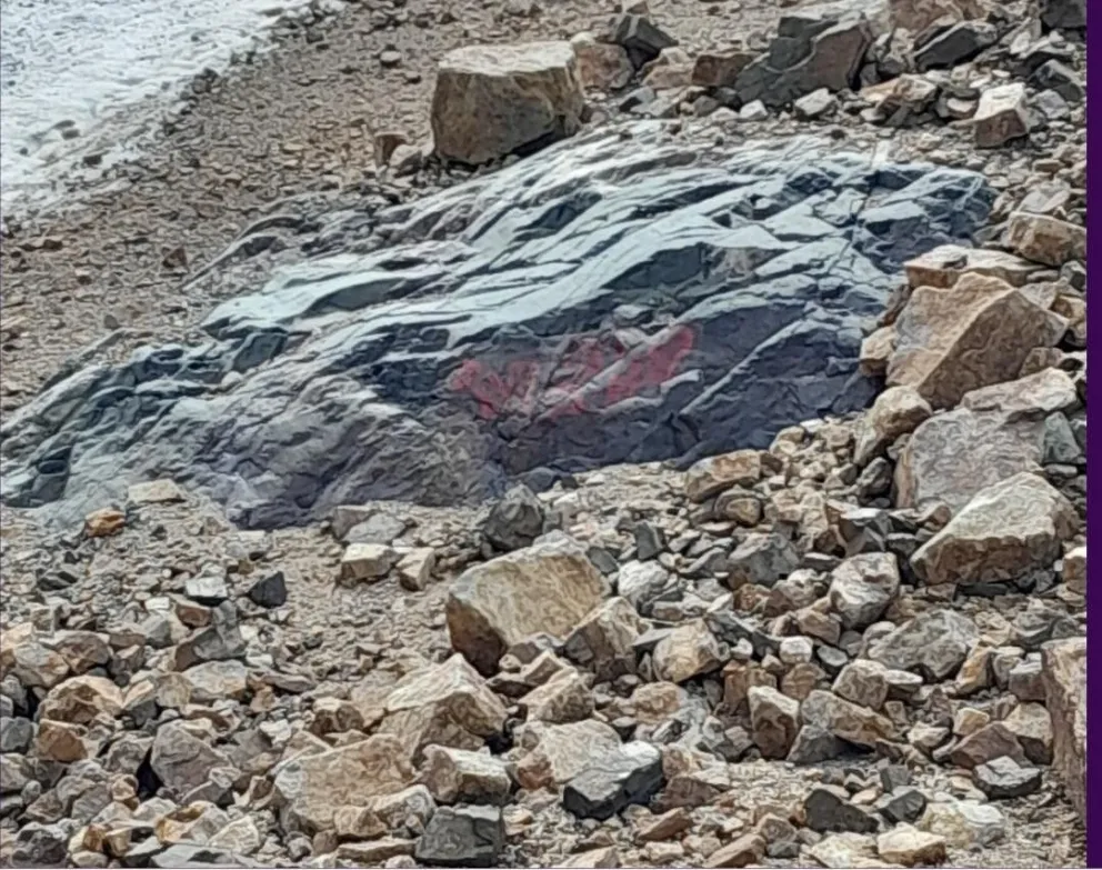 Del grafiti en una roca de Valle Encantado a un nuevo hecho en la zona del Refugio Del Azul, en El Bolsón. 