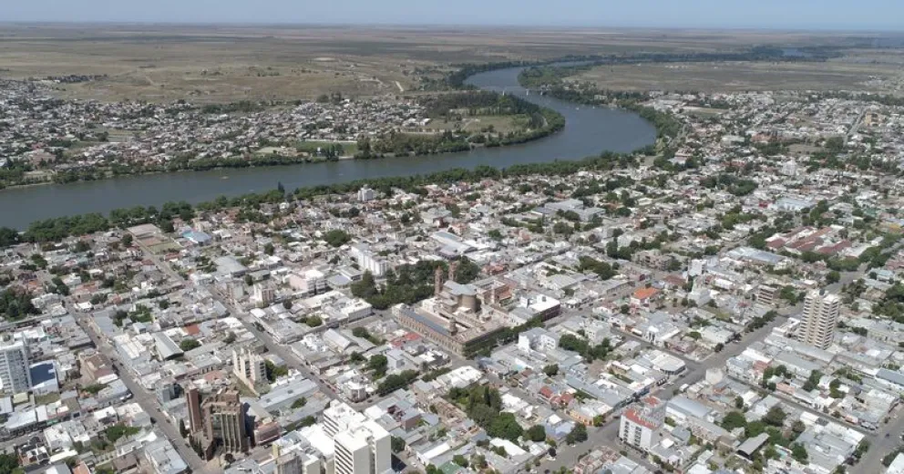 En la misma sentencia se privó de la responsabilidad parental al progenitor. 