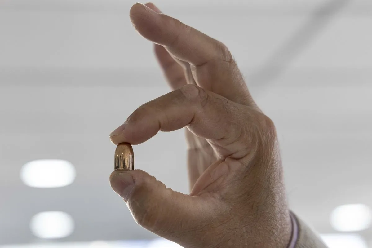 Bala encontrada en la concesionaria