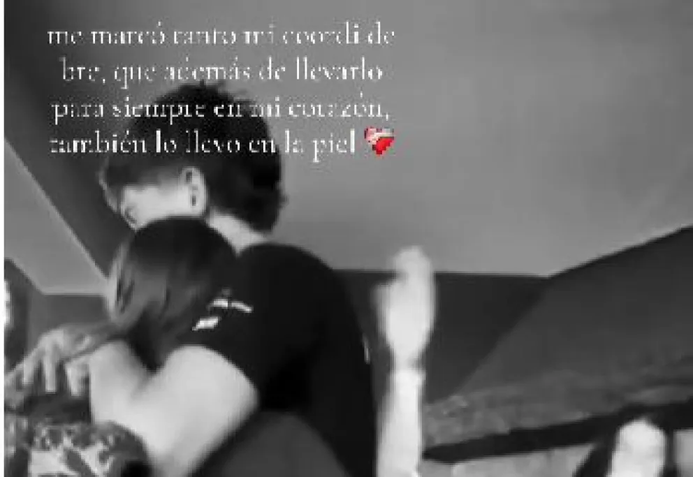 Una joven se hizo un tatuaje para recordar por siempre al coordinador del viaje de egresados a Bariloche