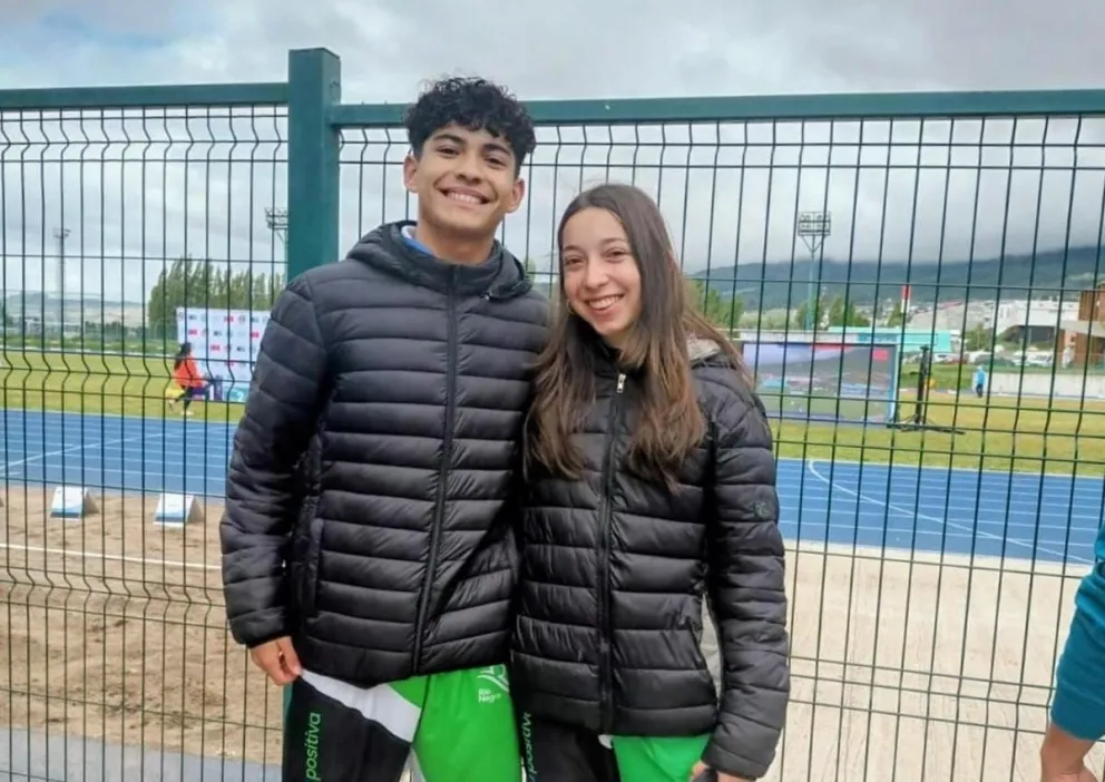 Violeta Vicens, campeona en los Juegos de la Araucanía junto a Franco Soria, ambos atletas de la Escuela Municipal. Foto Facebook Subsecretaría de Deportes.