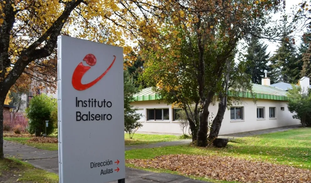 El Balseiro prolonga el festejo con letras.