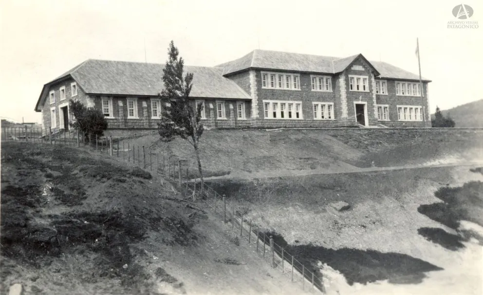 La Escuela 16 en 1930, como muy probablemente la conociera Arlt. Archivo Visual Patagónico.
