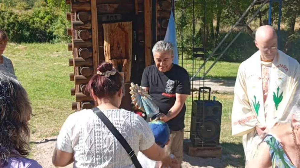 El barrio está a la altura del kilómetro 15.5 de Avenida Bustillo.
