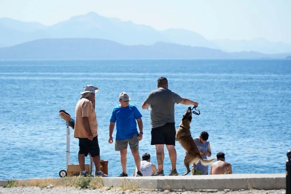 En la ciudad se vienen registrando jornadas de calor intenso, lo que obliga a prestar especial atención a la hidratación / Foto Facu Pardo 