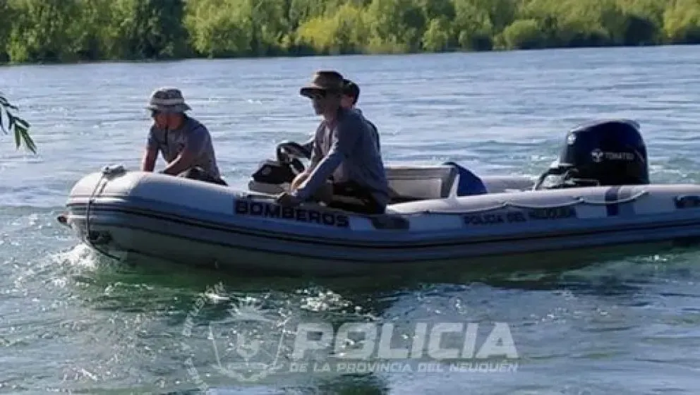 El operativo incluyó rastrillajes superficiales y subacuáticos. 