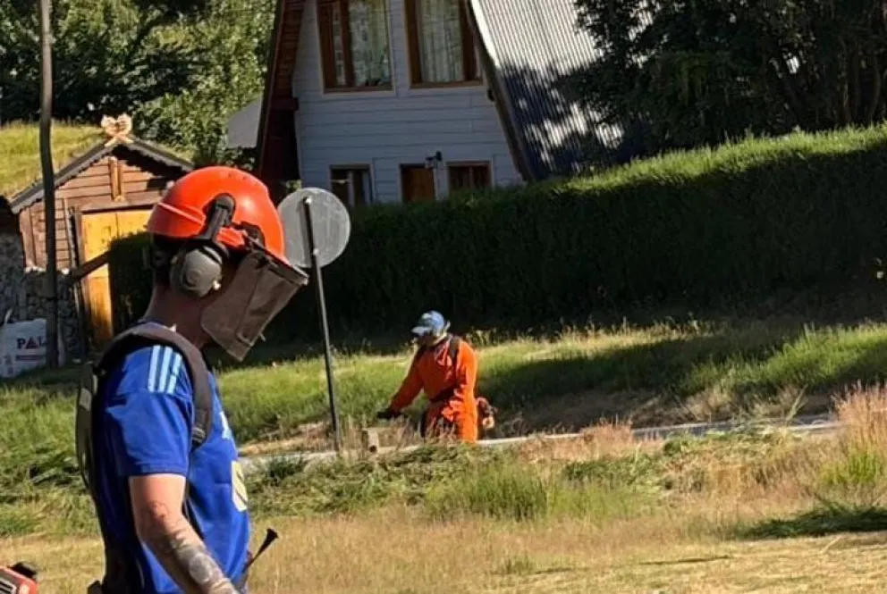 Las tareas de embellecimiento incluyen el reacondicionamiento del mobiliario urbano y la limpieza de sectores. 