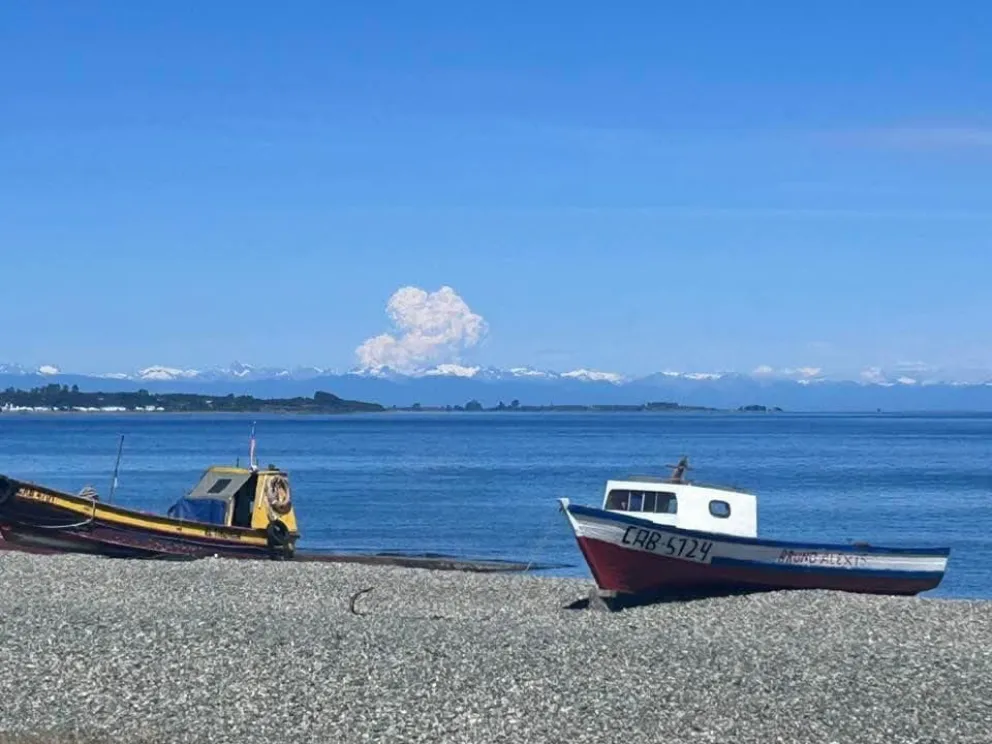 Las autoridades chilenas descartaron cualquier tipo de actividad volcánica en el Yates y señalaron que la situación se encuentra bajo monitoreo permanente.