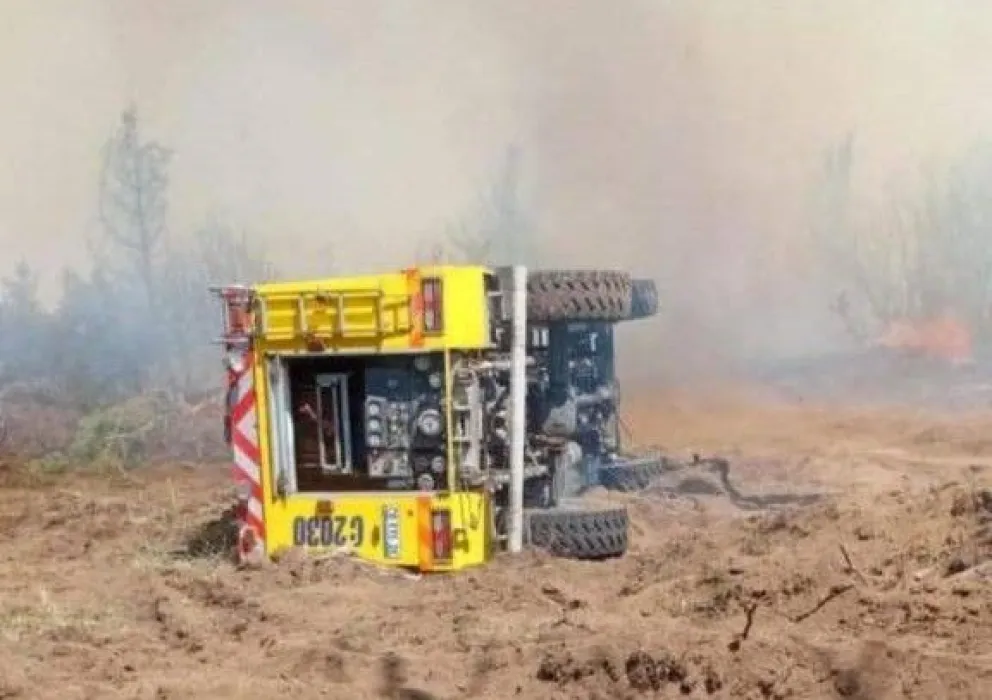 El vuelco generó momentos de tensión en la zona, pero la situación fue rápidamente controlada / Foto Info Chucao 