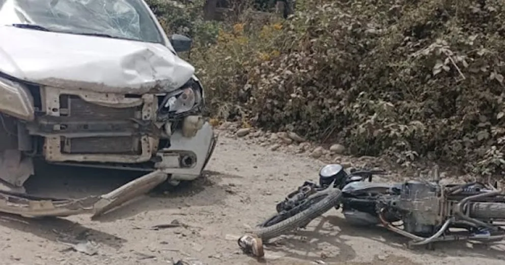 El conductor de la camioneta habría intentado esquivar un pozo.