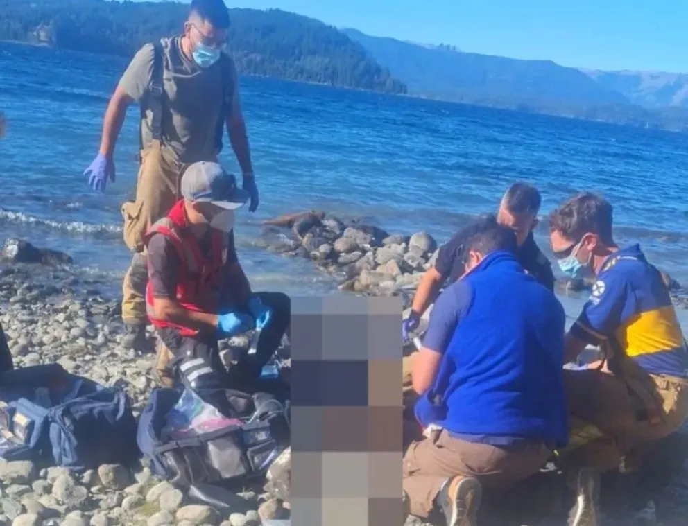 Pese al esfuerzo desplegado, el fallecimiento fue confirmado en el lugar / Foto Económicas Bariloche 