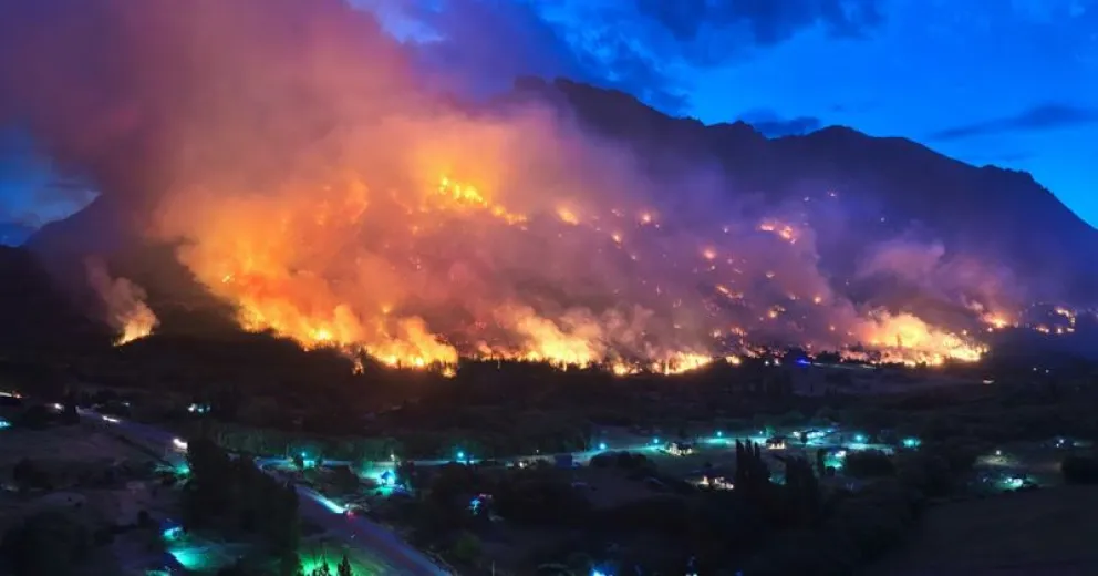 El fuego no da tregua. Foto de Maxi Jonas.