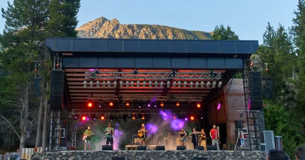 Epuyén sigue sufriendo grandes incendios.