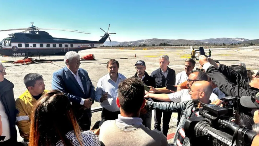 El acto realizado en el aeropuerto de nuestra ciudad este domingo por la mañana.
