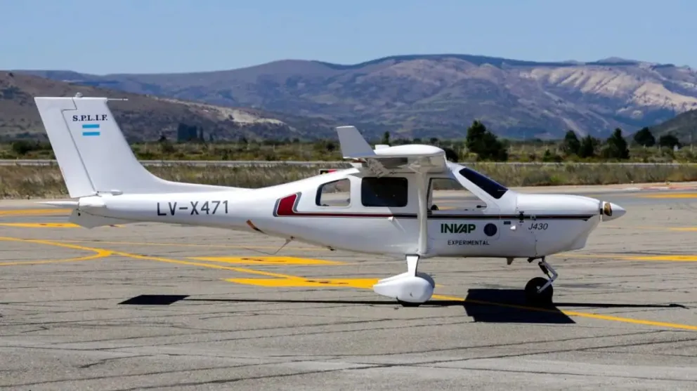 Avión de INVAP. Foto archivo. 