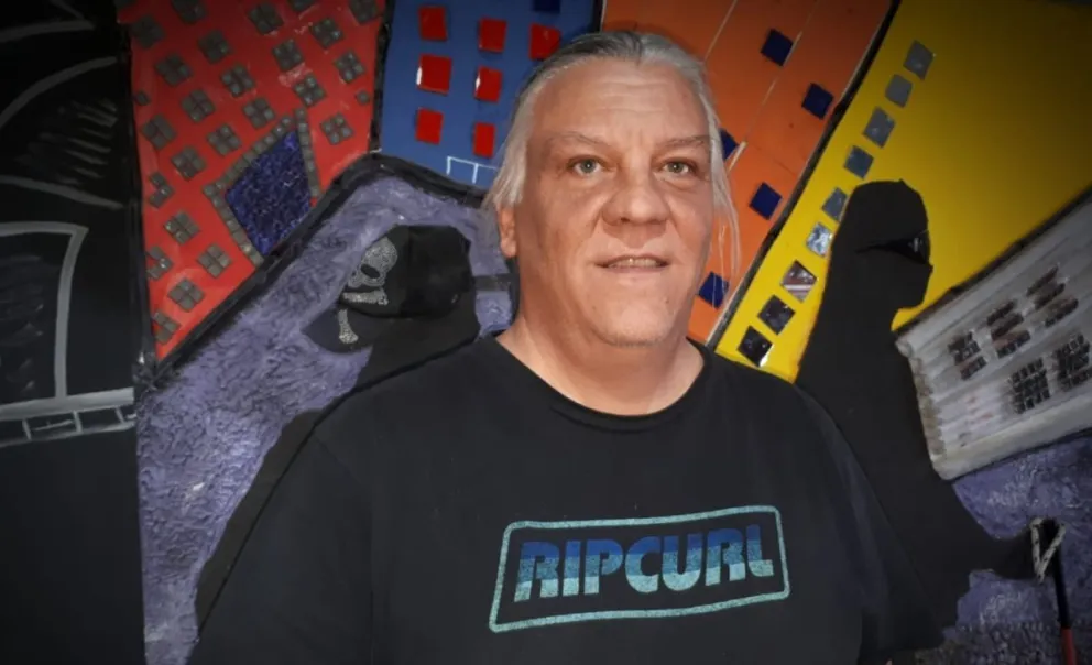 El hombre que se transformó en una especie de gurú para los amantes de los discos en la ciudad (fotos gentileza).